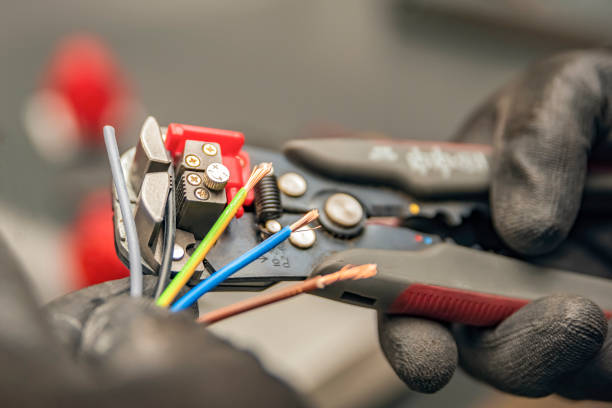 Best Local Electrician Companies  in Johnson City, KS